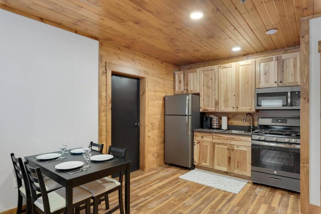 Hickory Suite - Main Street Lodge In เบอร์ลิน ภายนอก รูปภาพ